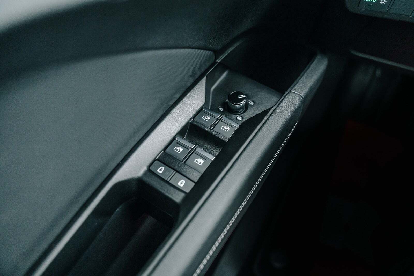 Grå Audi Q4 e-tron fra 2023