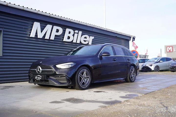 Sort Mercedes C220 d fra 2023 set udefra