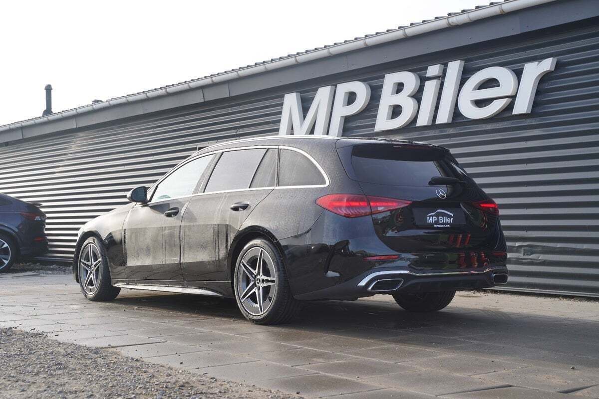 Sort Mercedes C220 d fra 2023