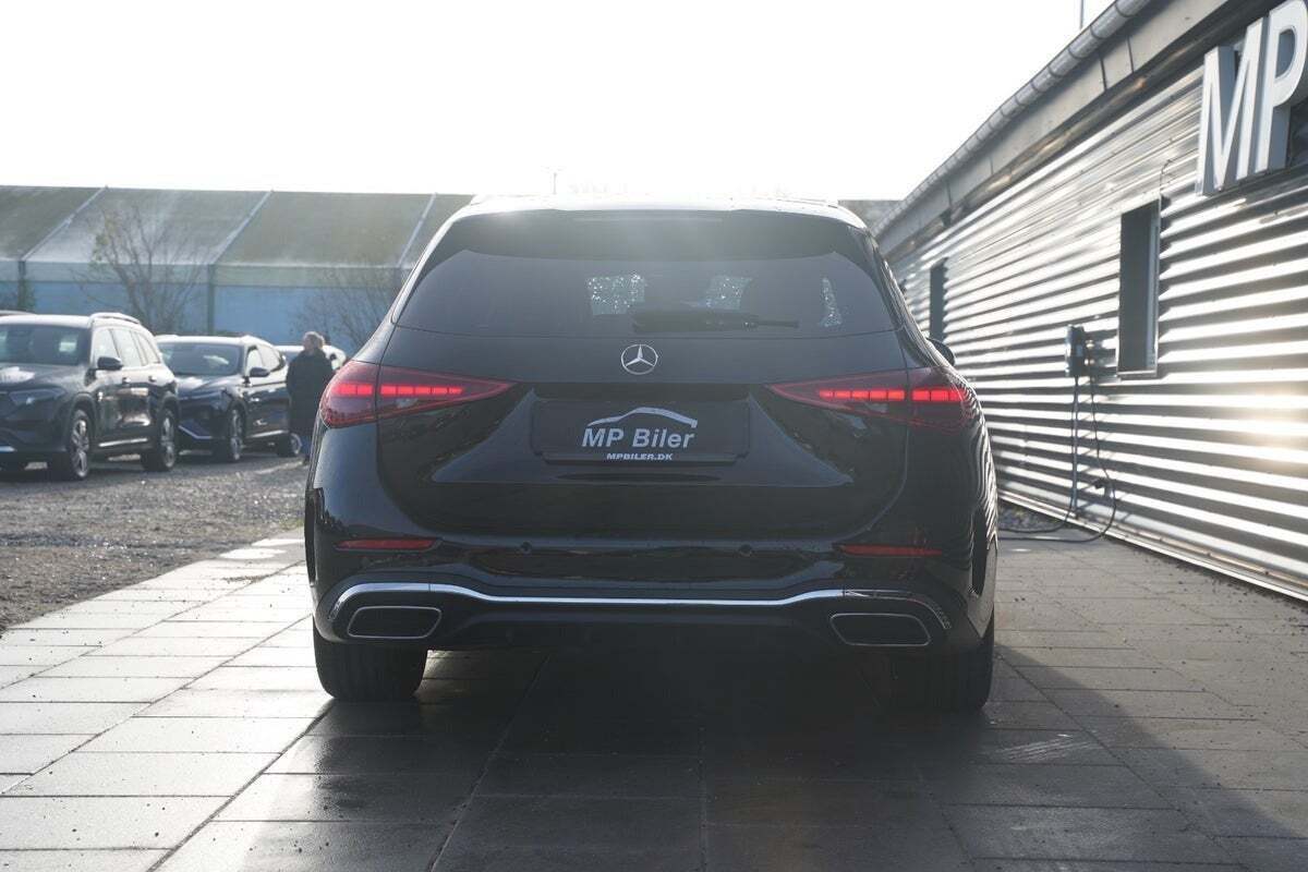 Sort Mercedes C220 d fra 2023