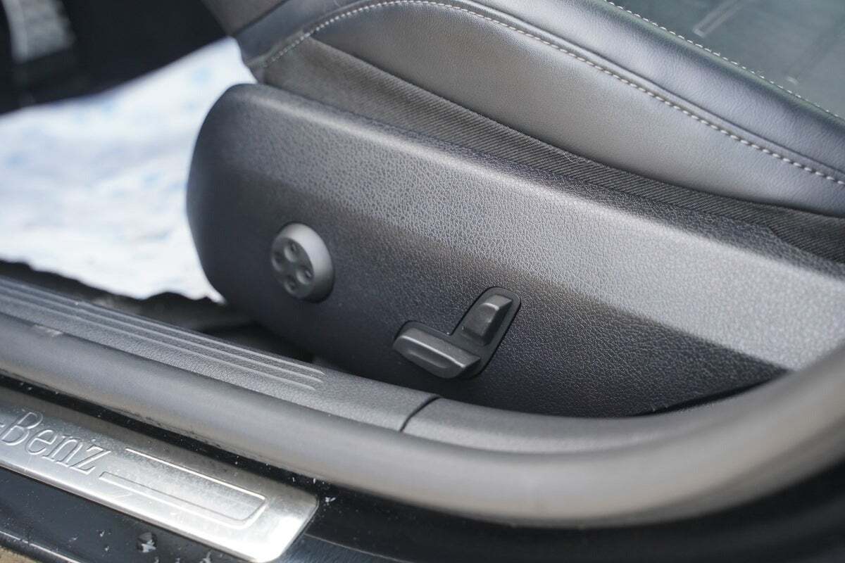Sort Mercedes C220 d fra 2023