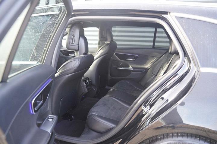 Sort Mercedes C220 d fra 2023