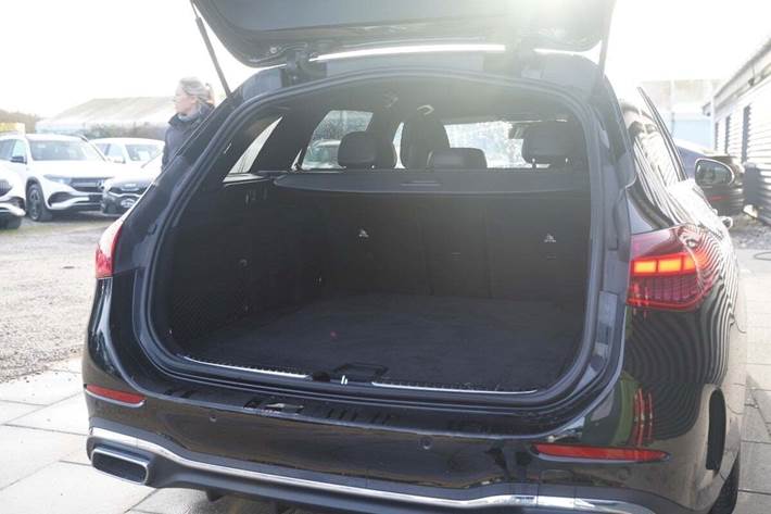 Sort Mercedes C220 d fra 2023