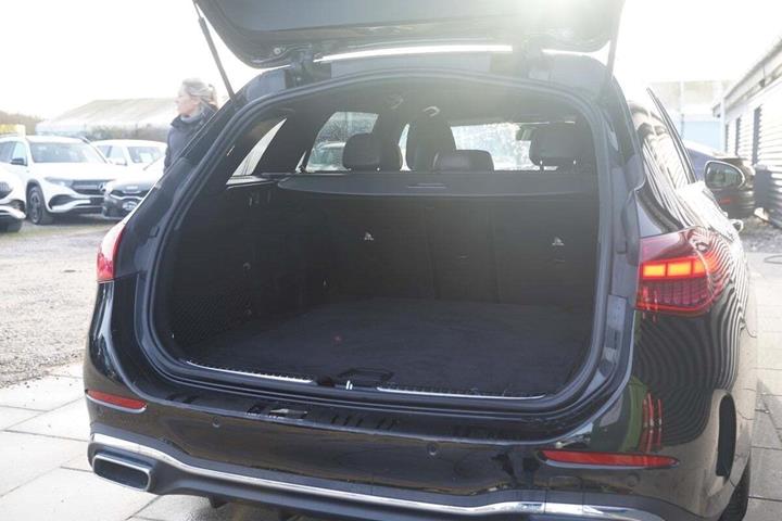 Sort Mercedes C220 d fra 2023