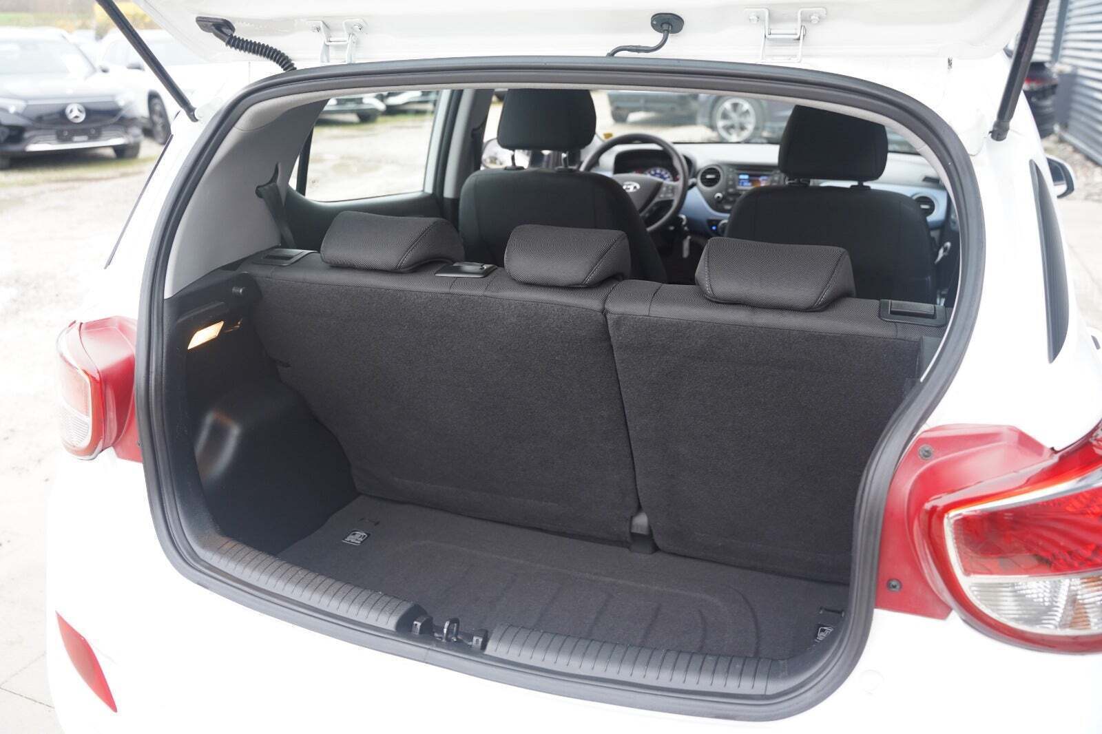 Hvid Hyundai i10 fra 2015