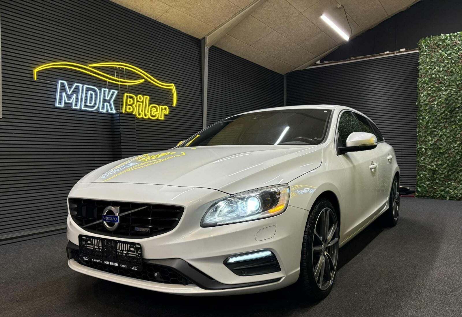 Volvo V60 2,4 D5 215 R-Design aut.