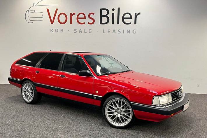 Rød Audi 200 fra 1989 set udefra