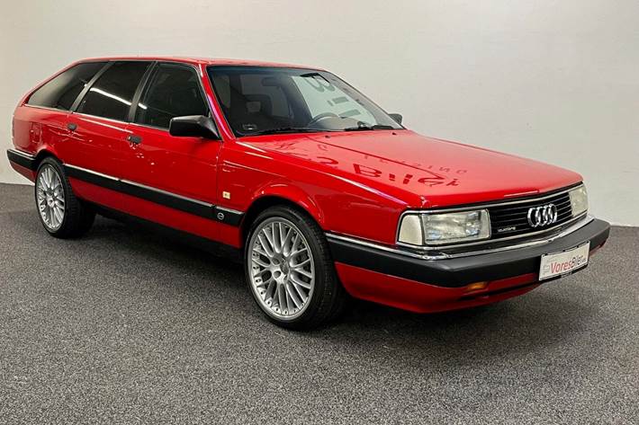 Rød Audi 200 fra 1989