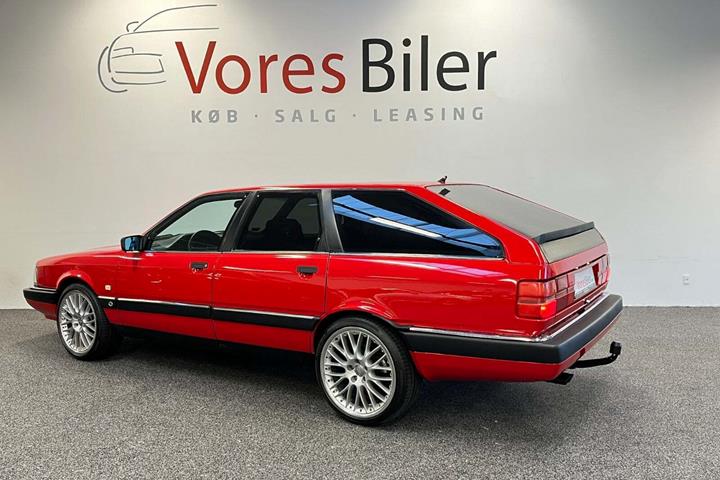 Rød Audi 200 fra 1989