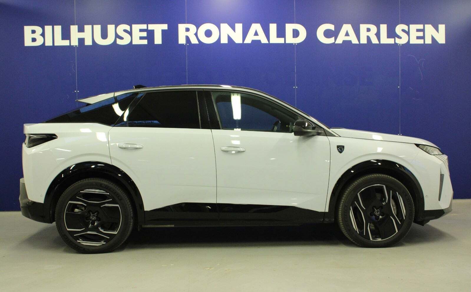 Hvid Peugeot e-3008 fra 2024