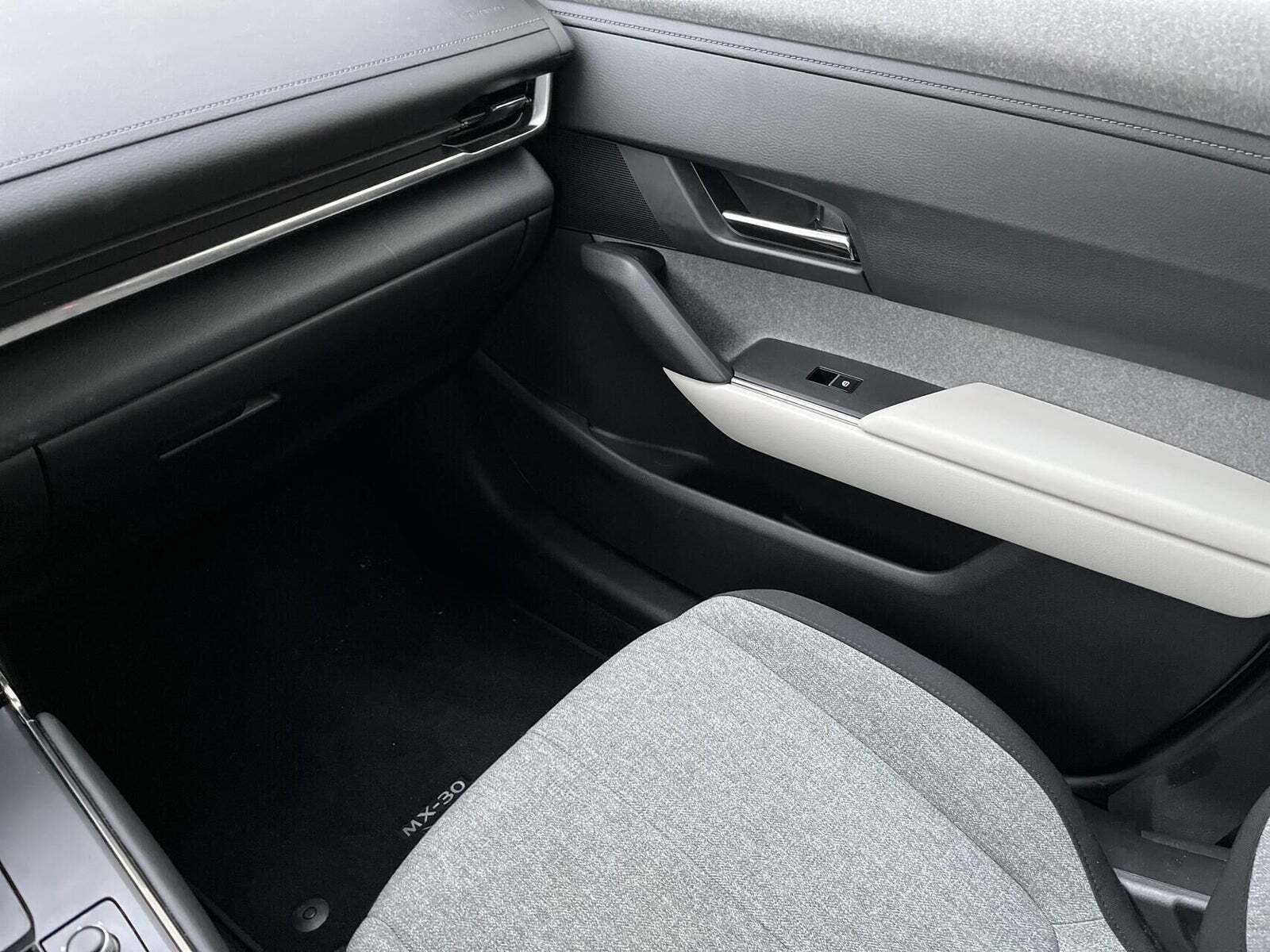 Hvid Mazda MX-30 fra 2022