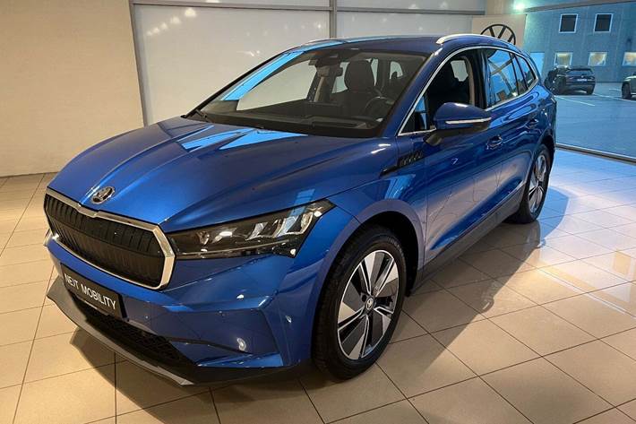 Blå Skoda Enyaq fra 2022 set udefra