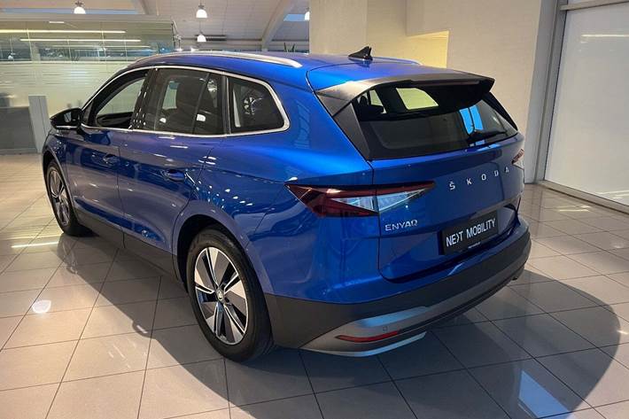 Blå Skoda Enyaq fra 2022