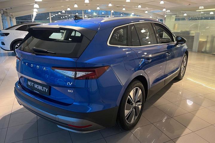 Blå Skoda Enyaq fra 2022
