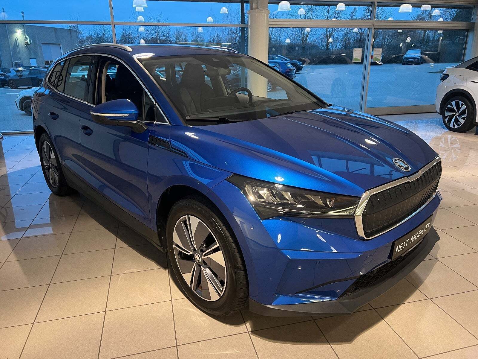 Blå Skoda Enyaq fra 2022