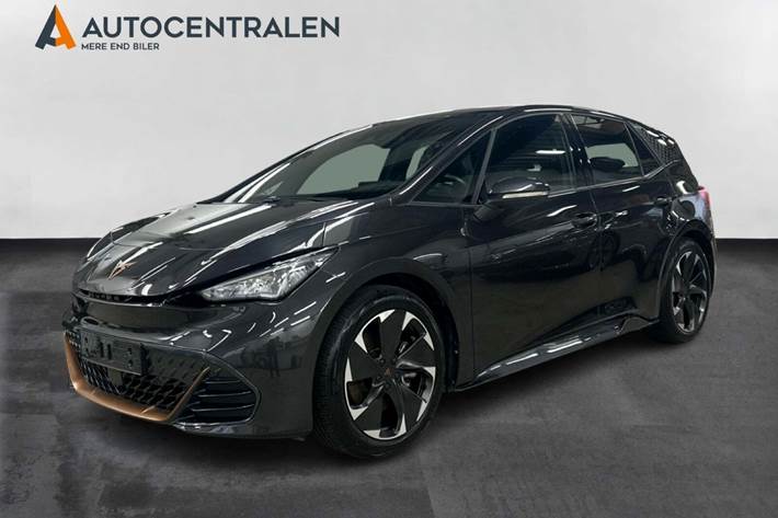 Grå Cupra Born fra 2023 set udefra