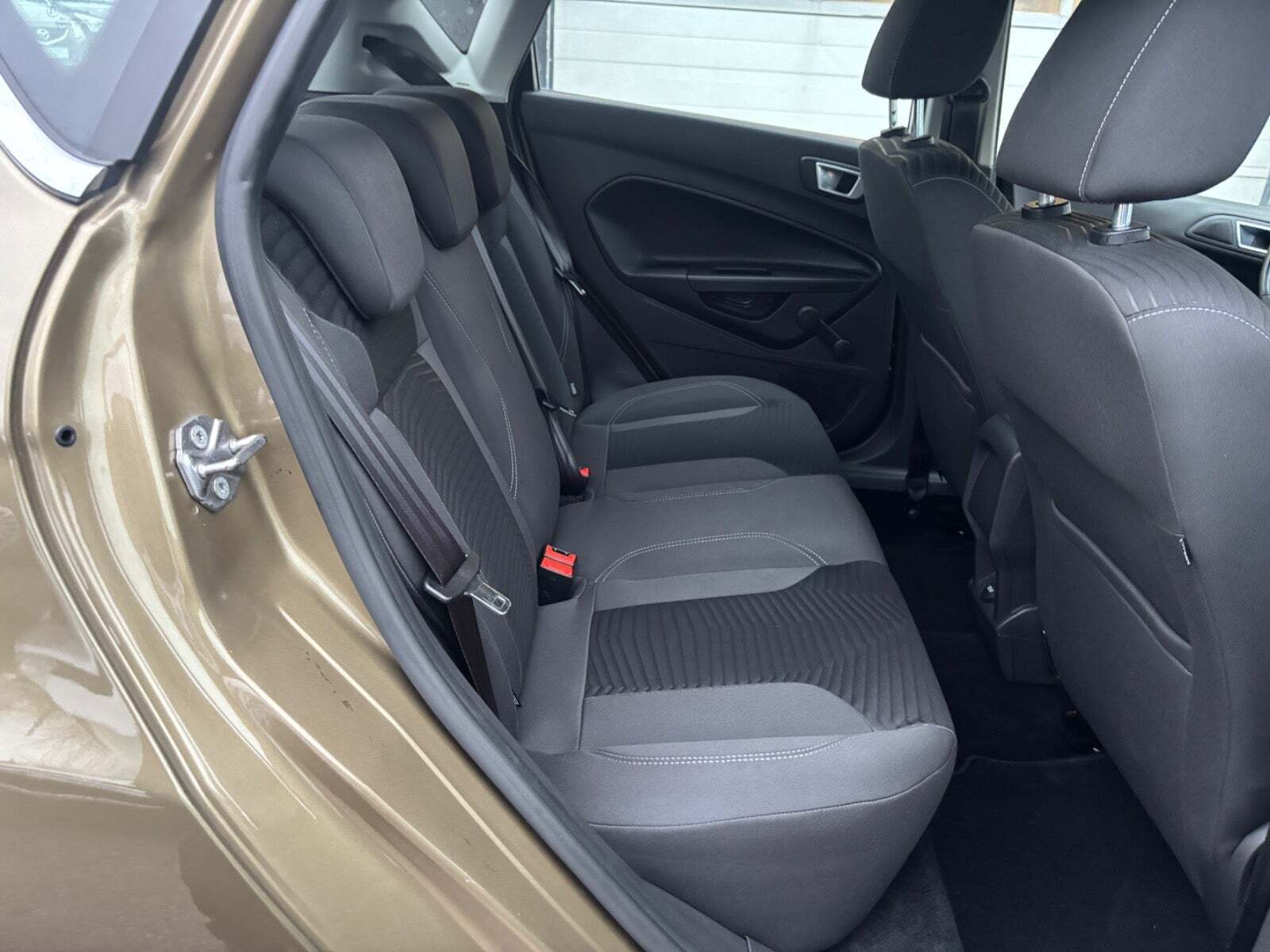 Brun Ford Fiesta fra 2014