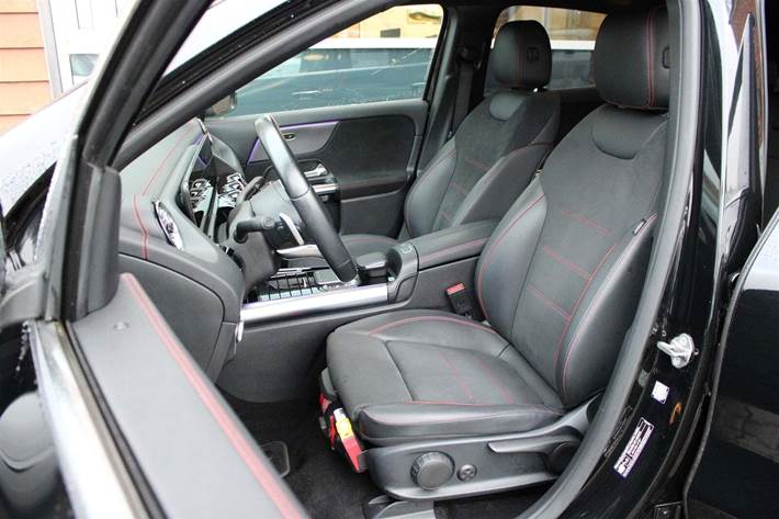 Sort Mercedes EQA300 fra 2022