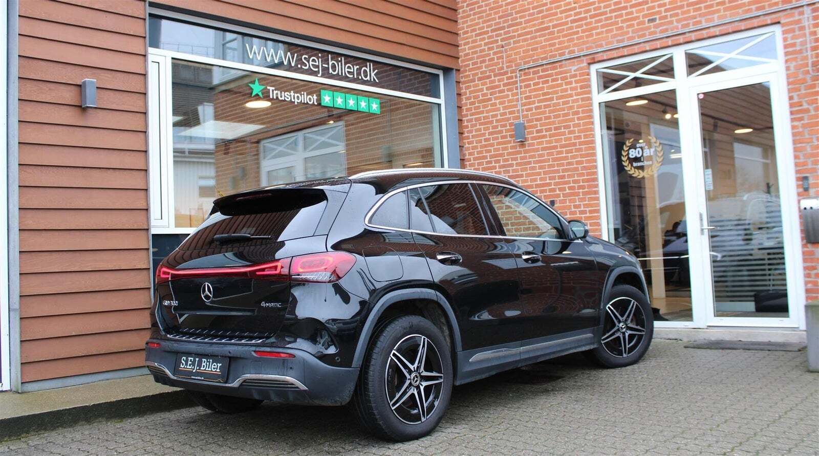 Sort Mercedes EQA300 fra 2022