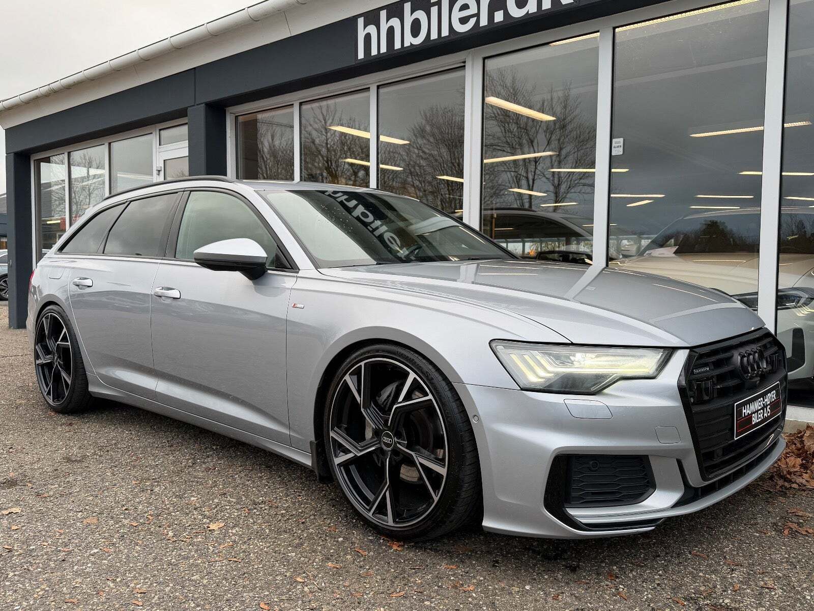 Gul Audi A6 fra 2019