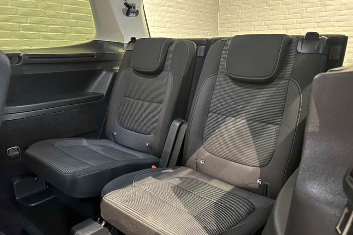 Sort VW Sharan fra 2020