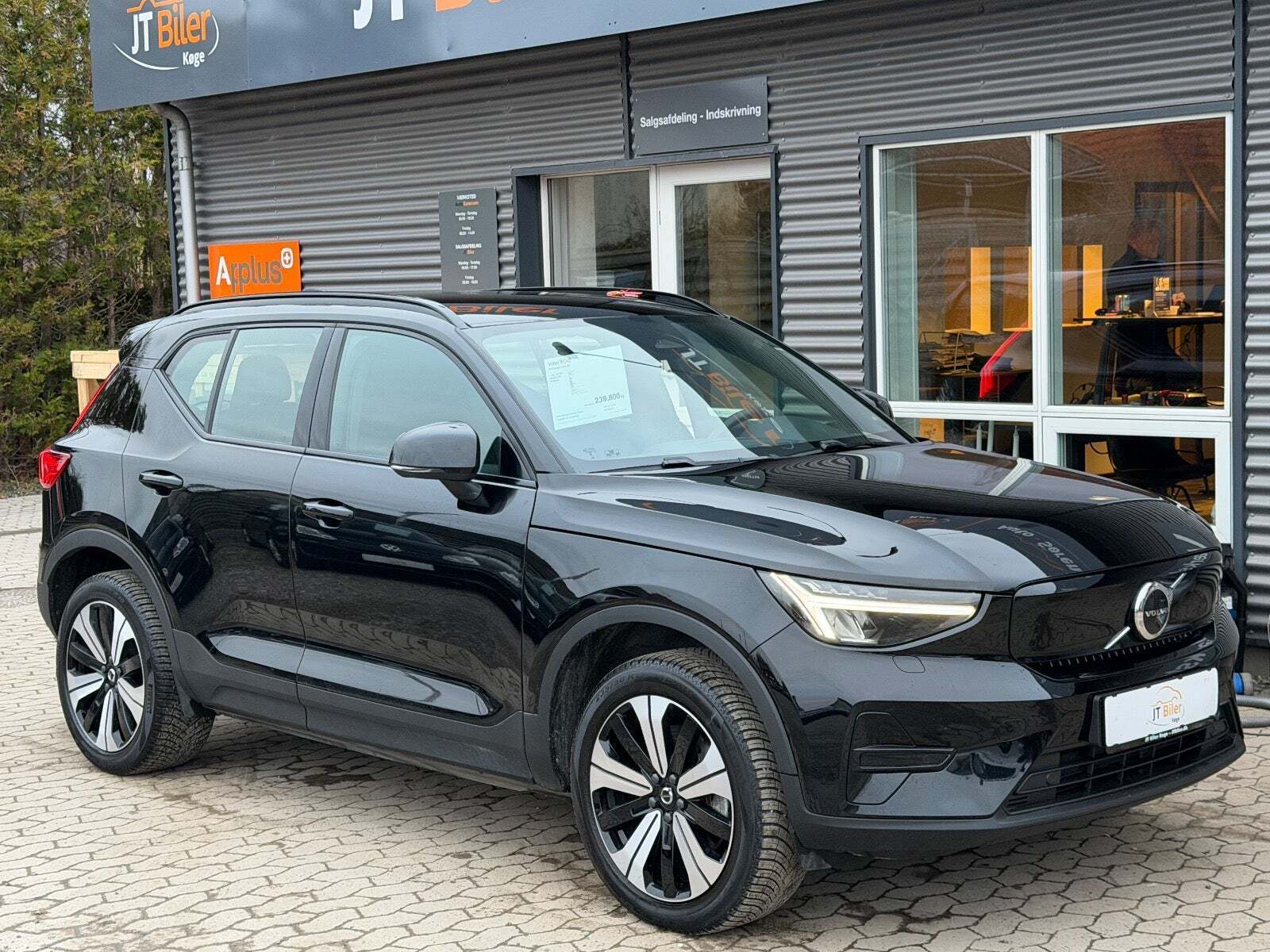 Sort Volvo XC40 fra 2023