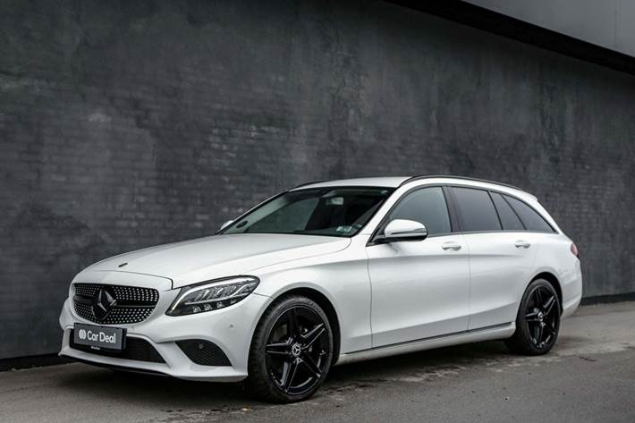 Hvid Mercedes C220 d fra 2018 set udefra