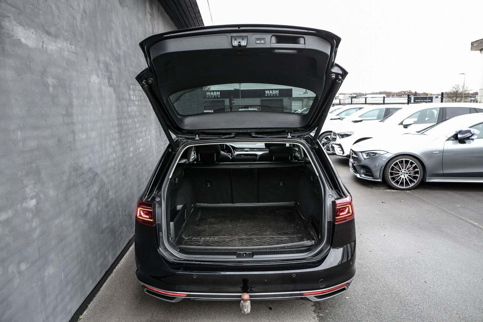 Sort VW Passat fra 2020