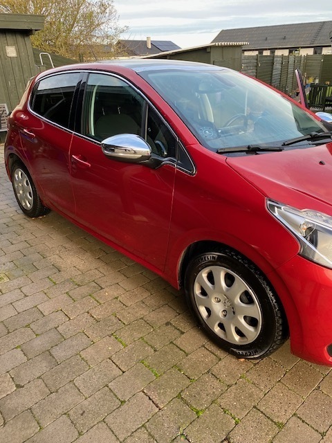 Peugeot 208 1,2 Allure Plus PureTech 82 5D