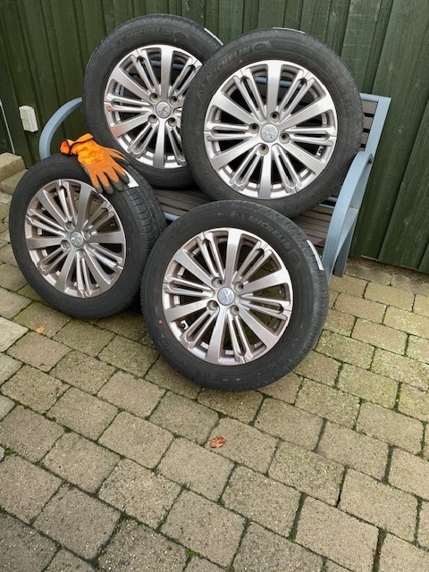 Rød Peugeot 208 fra 2019