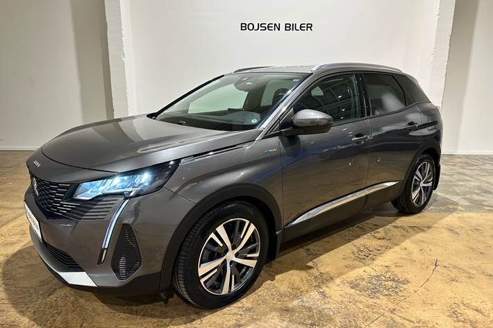 Grå Peugeot 3008 fra 2021 set udefra