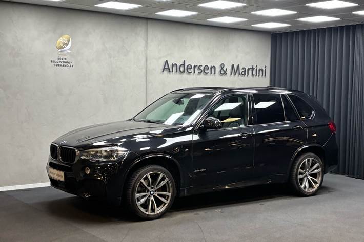 Sort BMW X5 fra 2018 set udefra