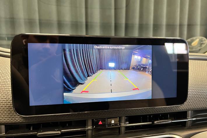 Grå Fiat 500e fra 2023