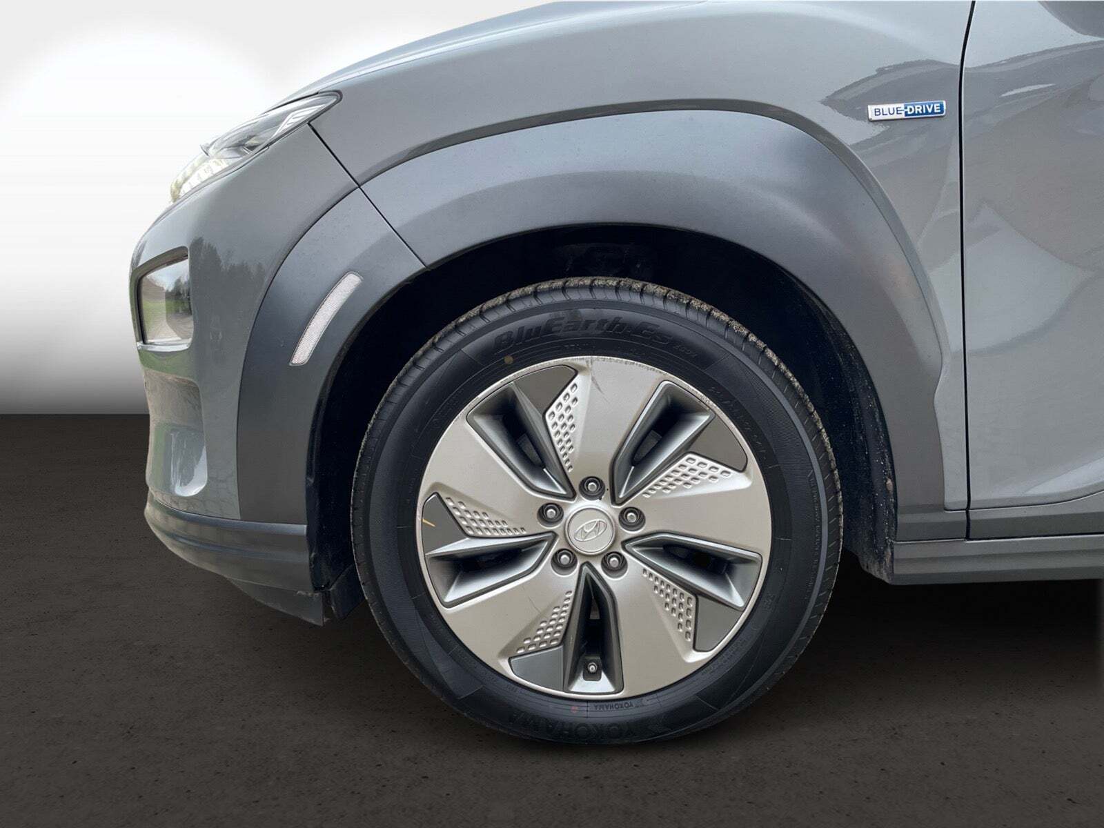 Grå Hyundai Kona fra 2020