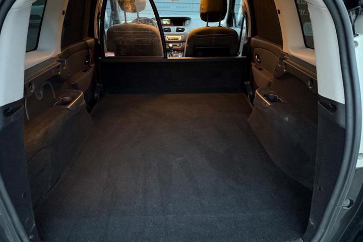 Sort Renault Grand Scenic III fra 2016 set indefra