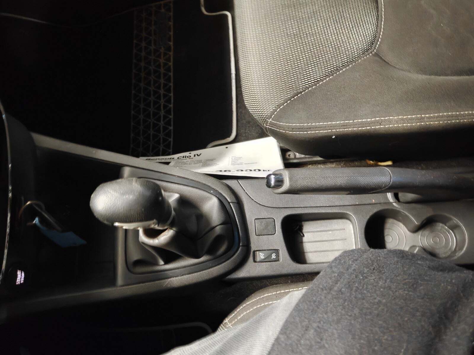 Gul Renault Clio IV fra 2013