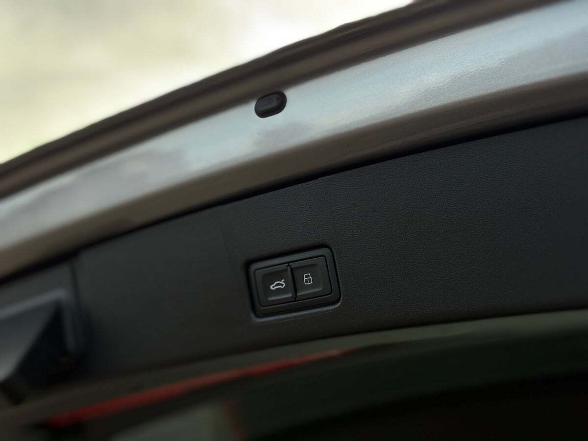 Grå Audi Q4 e-tron fra 2024