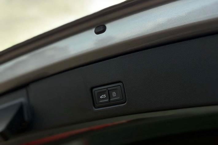 Grå Audi Q4 e-tron fra 2024