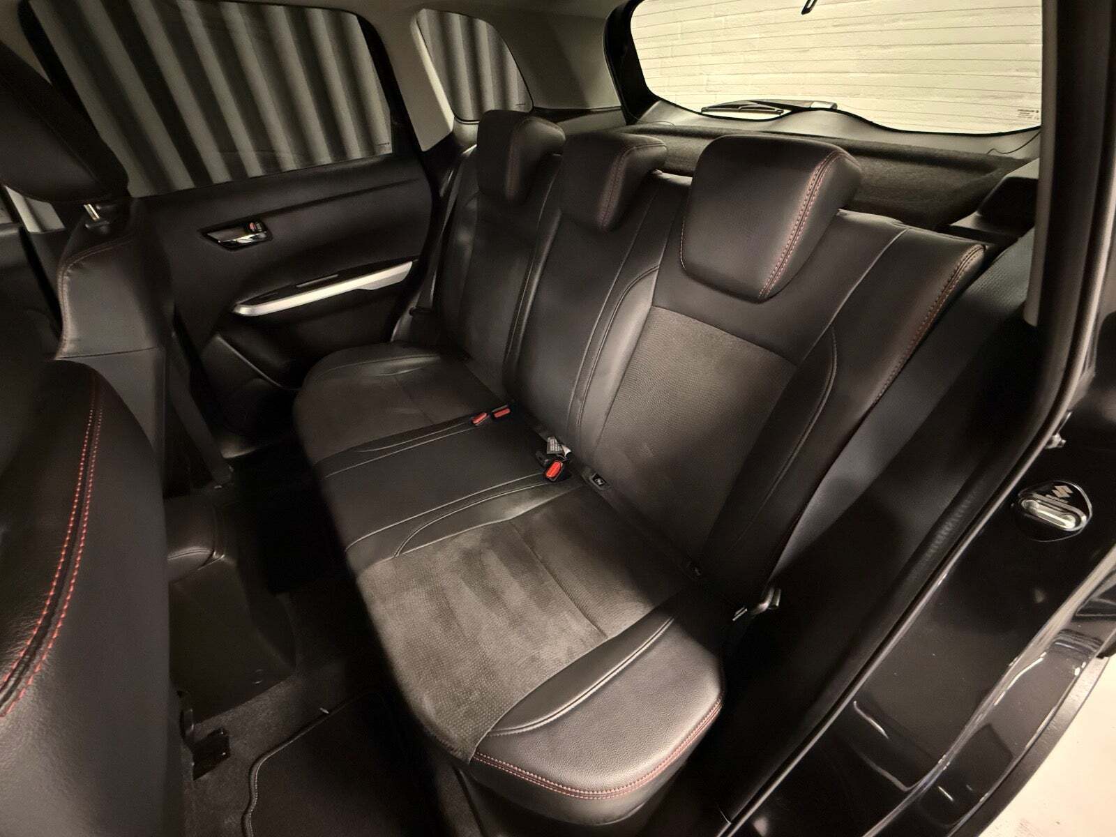 Sort Suzuki Vitara fra 2016