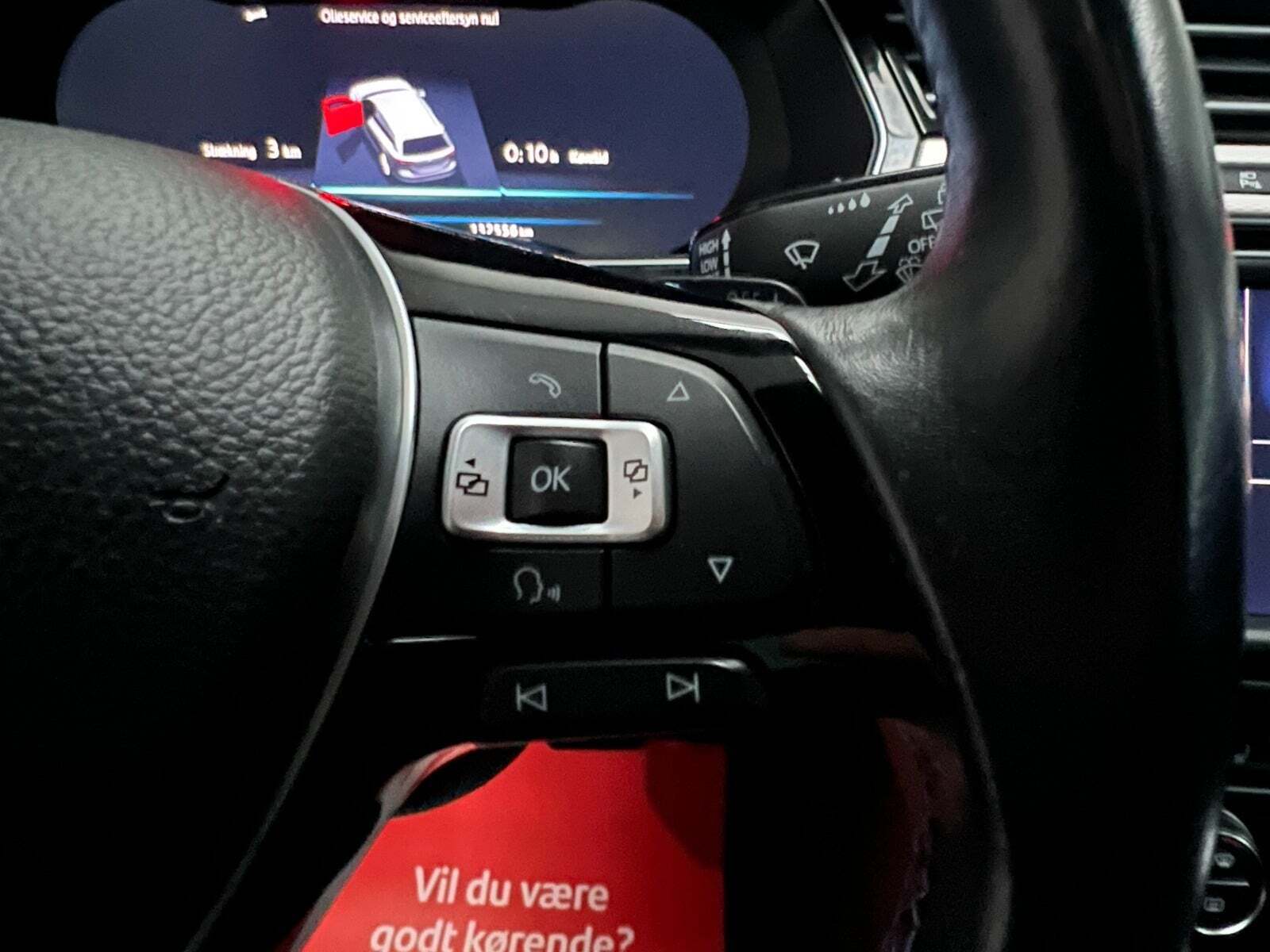 Blå VW Passat fra 2017