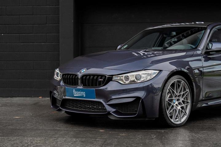 Grå BMW M3 fra 2017 set udefra