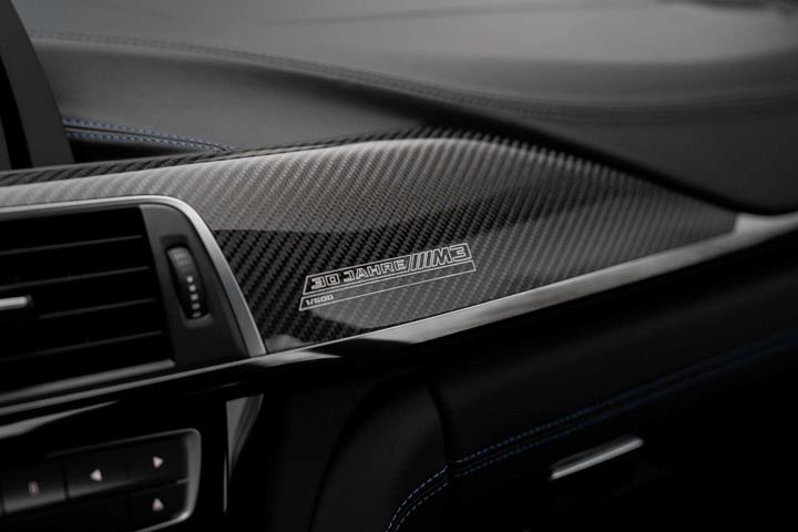 Grå BMW M3 fra 2017 set indefra