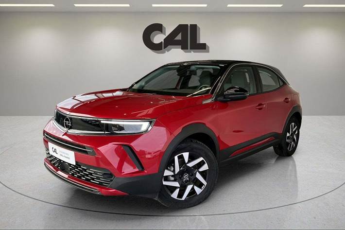 Rød Opel Mokka-e fra 2023 set udefra