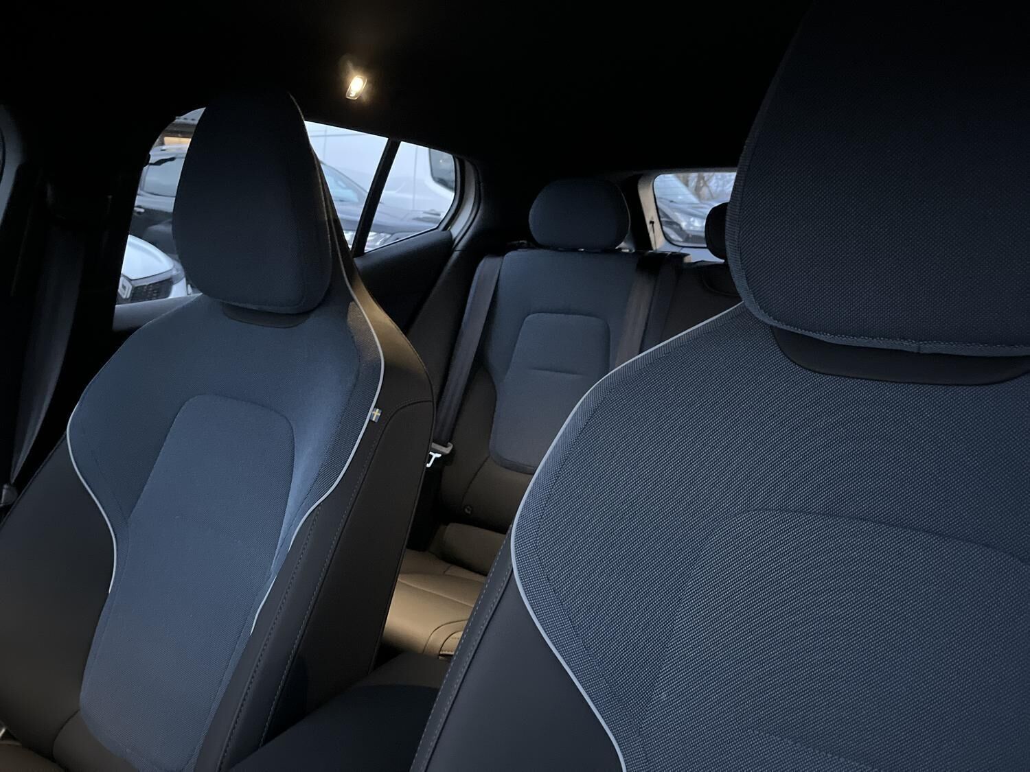 Hvid Volvo EX30 fra 2024