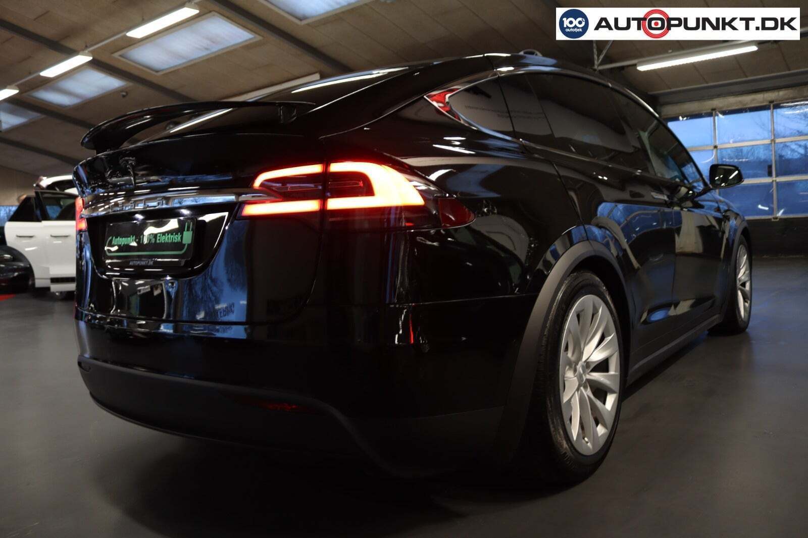 Sort Tesla Model X fra 2021