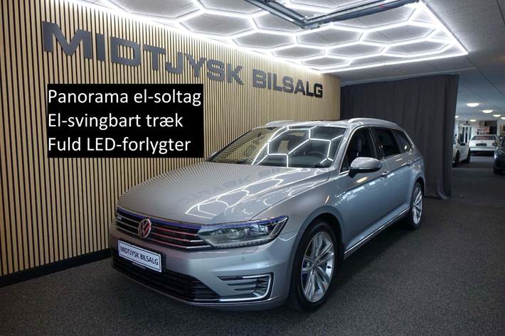 Grå VW Passat fra 2018 set udefra