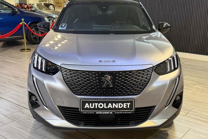 Sølv Peugeot e-2008 fra 2022