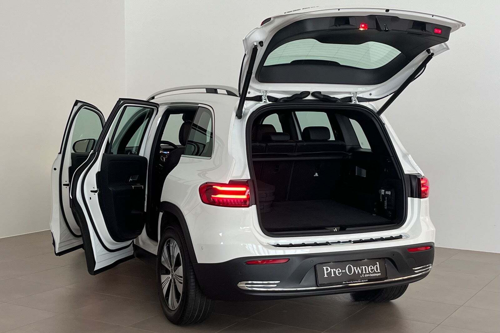 Hvid Mercedes EQB300 fra 2025