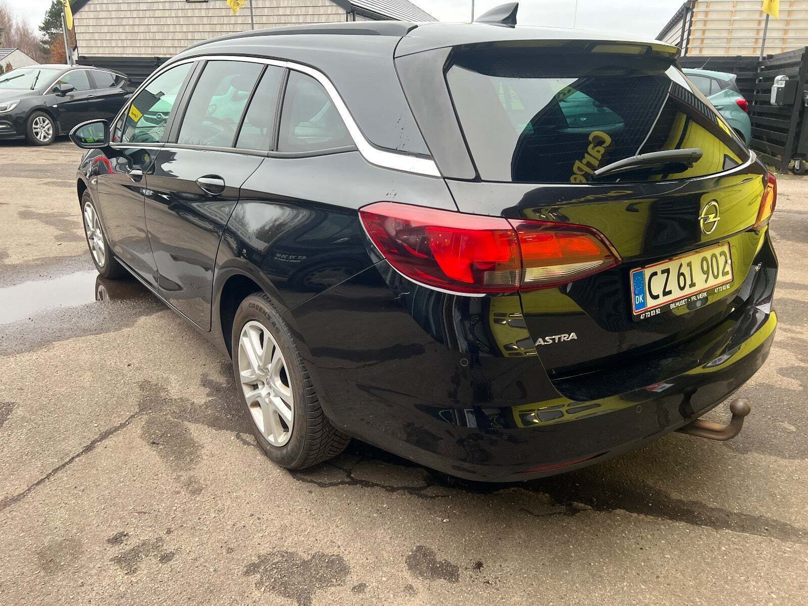 Sort Opel Astra fra 2017