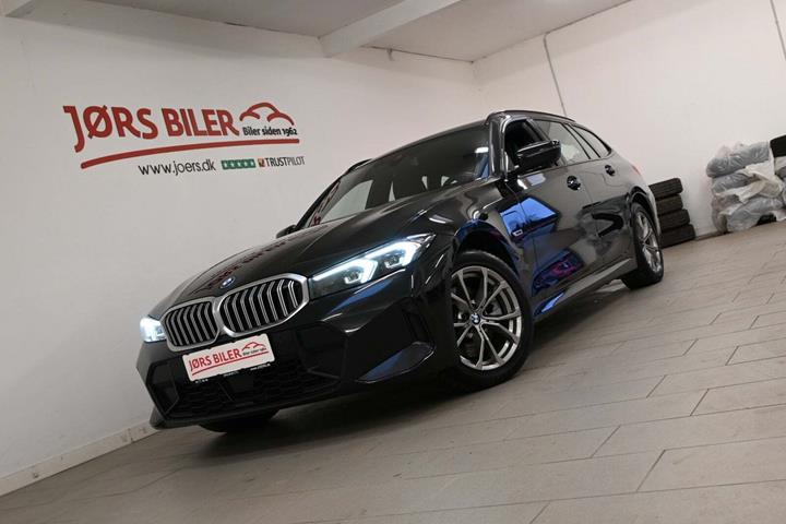 Sort BMW 320e fra 2023 set udefra
